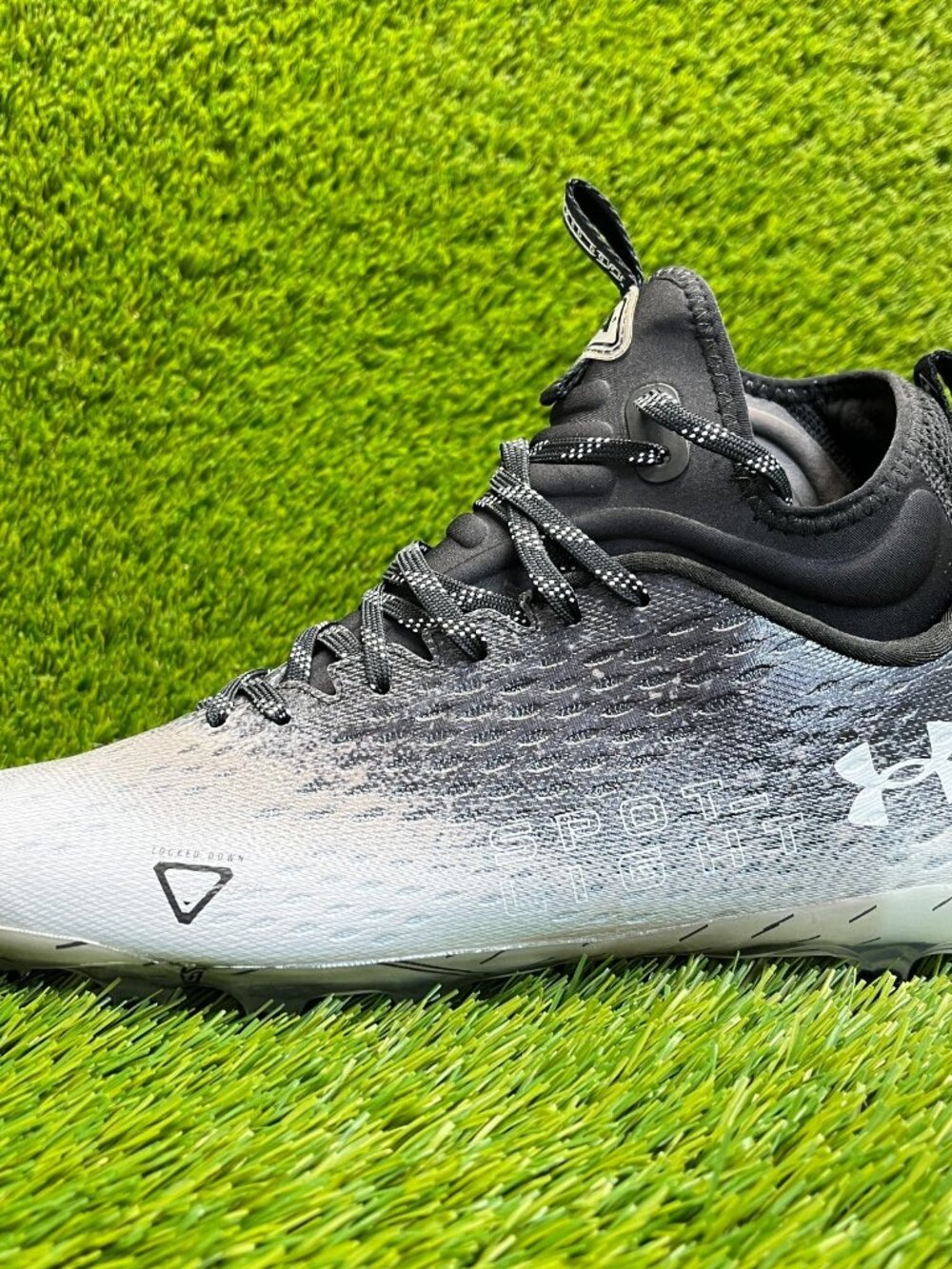 Under Armour Spotlight Lux MC 2.0 Mens Size 10 White Black Football Cleats - Picture 3 of 10